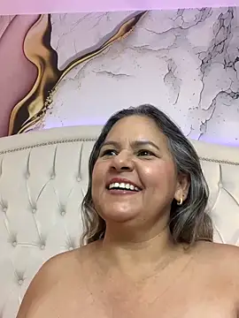 Lucy_Milf_474 Live Chatraum