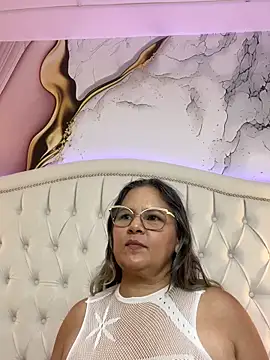 Lucy_Milf_474のライブチャットルーム