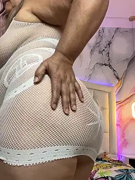 Lucy_Milf_474 Live chatroom
