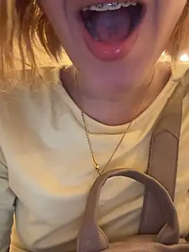 חדר צ'אט בשידור חי של SweetBunnyGF