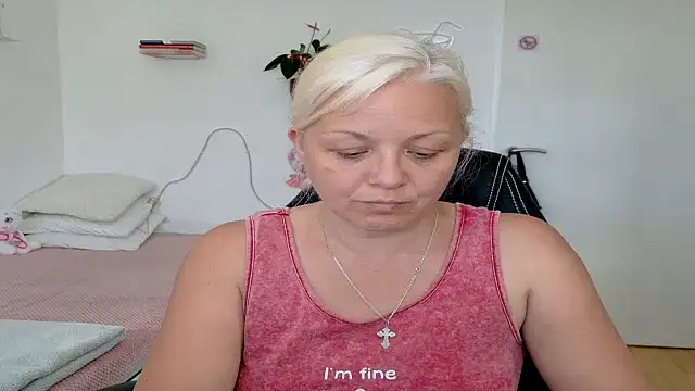 Linsy_Kim élő chatszobája