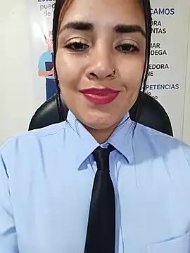 חדר צ'אט בשידור חי של MAYE__13