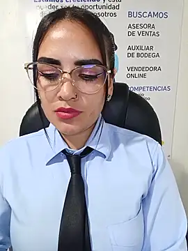 MAYE__13 Adlı Modelin Canlı Sohbet Odası