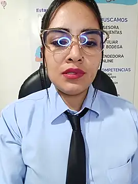 MAYE__13 Adlı Modelin Canlı Sohbet Odası