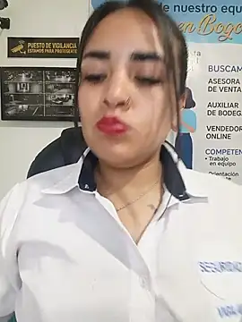 MAYE__13's Live Chat Room
