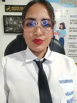 MAYE__13's Live Chat Room