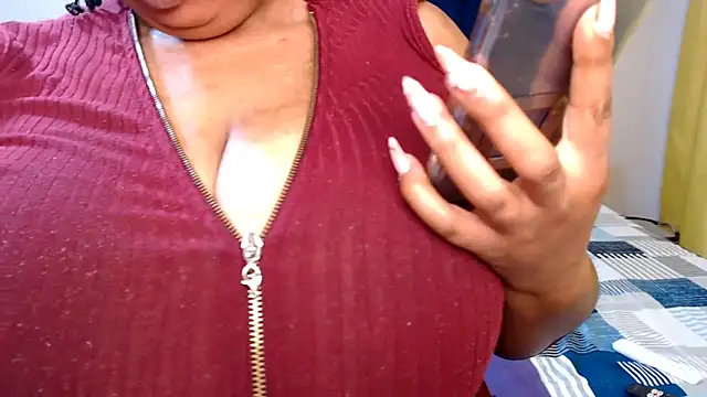 CURVILICIOUSxx20's Live Chat Room