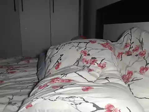 חדר צ'אט בשידור חי של petite_danielle