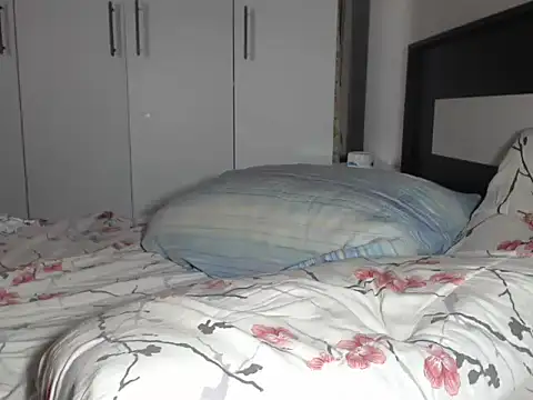 חדר צ'אט בשידור חי של petite_danielle