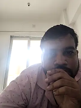 vinay_smalldick Adlı Modelin Canlı Sohbet Odası