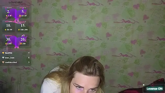 Chat soba uživo modela HelenMartines