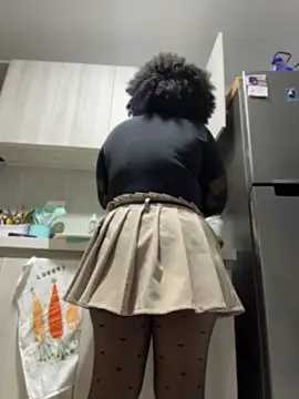 חדר צ'אט בשידור חי של Rizos_hot_official