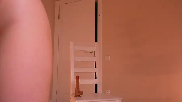 Miablueye Adlı Modelin Canlı Sohbet Odası