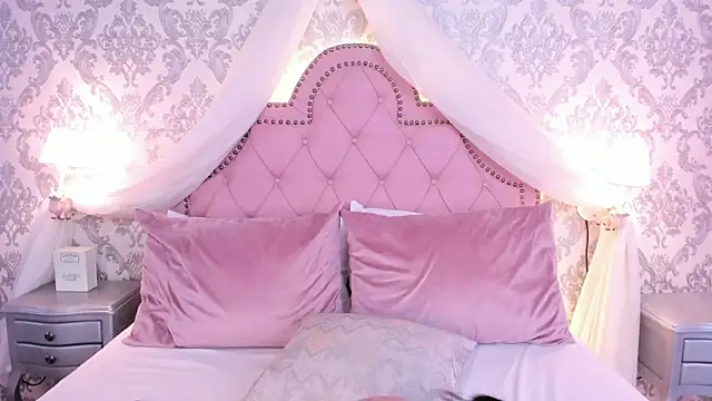 ScarletMore Adlı Modelin Canlı Sohbet Odası