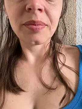 חדר צ'אט בשידור חי של ladywithbigass