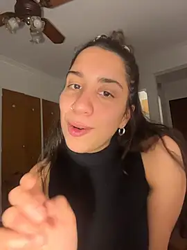Souphicherry Adlı Modelin Canlı Sohbet Odası