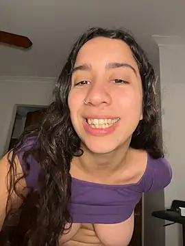 Souphicherry Adlı Modelin Canlı Sohbet Odası