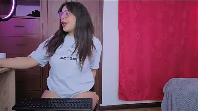 MiaCollinssx élő chatszobája