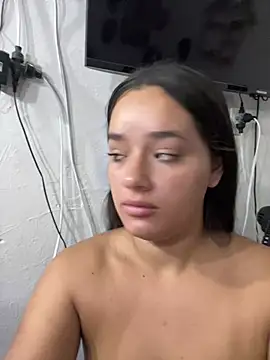 Luciaparker03's Live Chat Room