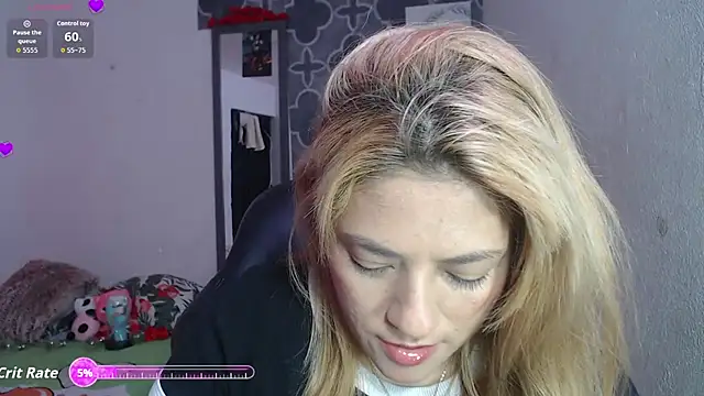 Sala de chat en directo de karamirror_