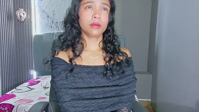 Kristall_06 Adlı Modelin Canlı Sohbet Odası