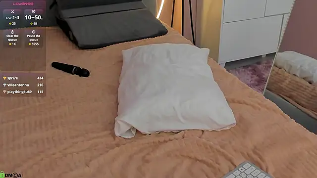 חדר צ'אט בשידור חי של CherryLexi_