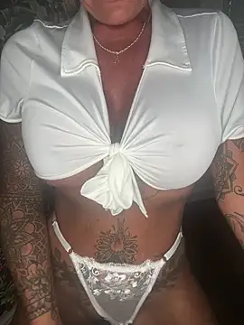 חדר צ'אט בשידור חי של Big-Tits696969