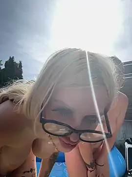 Steffi_Snowbunny Adlı Modelin Canlı Sohbet Odası