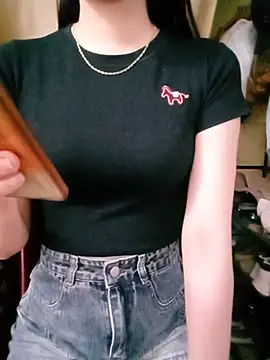 חדר צ'אט בשידור חי של CherryBeii