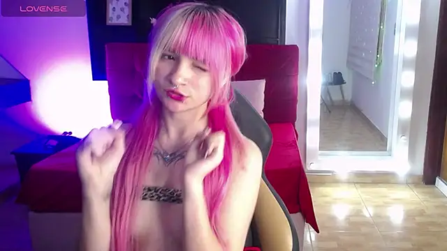 _Charlotte_Collins_ Live chatroom