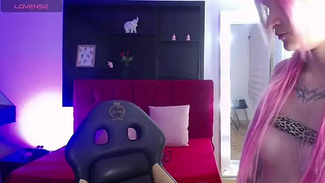 _Charlotte_Collins_'s Live Chat Room