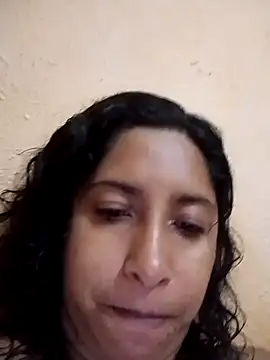 hotaniani Adlı Modelin Canlı Sohbet Odası