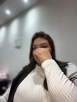 غرفة دردشة sarahreyess_11 المباشرة