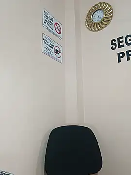 Chat soba uživo modela Hannah-colx
