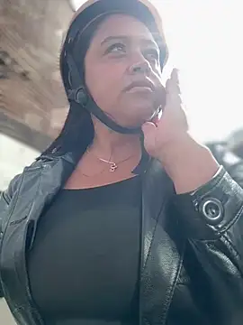 غرفة دردشة _Mia-Safety_Inspector المباشرة