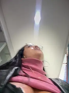 Mia_Risky-1's Live Chat Room