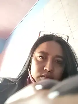 Chat soba uživo modela Mia_Risky-1