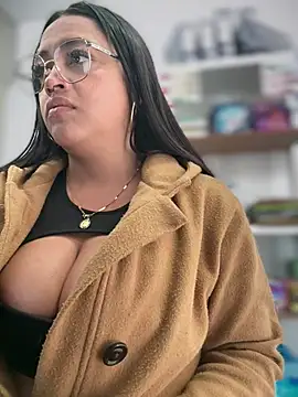 Živá chatovací místnost Mia_Risky-1