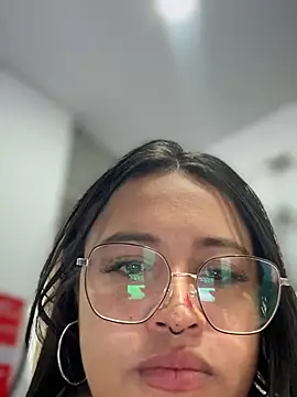 Mia_Risky-1 Ruang Obrolan Langsung