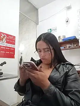 Mia_Risky-1 Ruang Obrolan Langsung