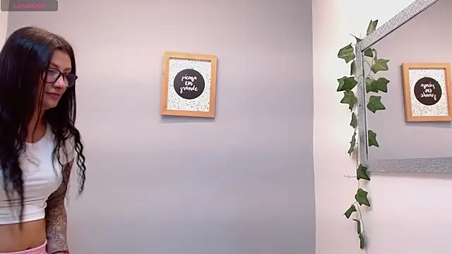 חדר צ'אט בשידור חי של louis_k
