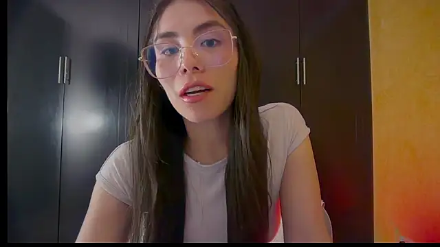 sasha_jonne élő chatszobája