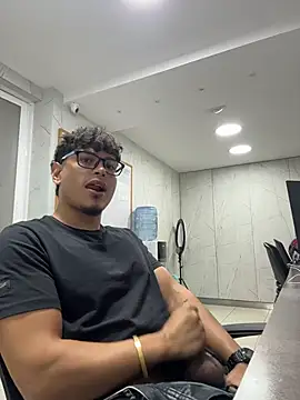 alekzamo Adlı Modelin Canlı Sohbet Odası