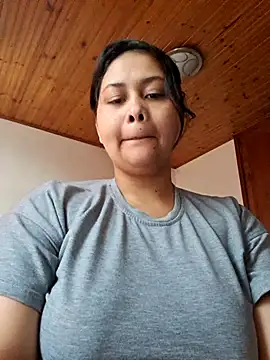 Alessandraa-'s Live Chat Room