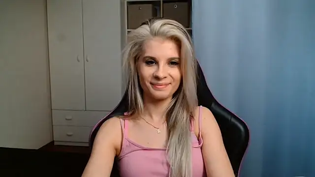 KristineGlow Live chatroom