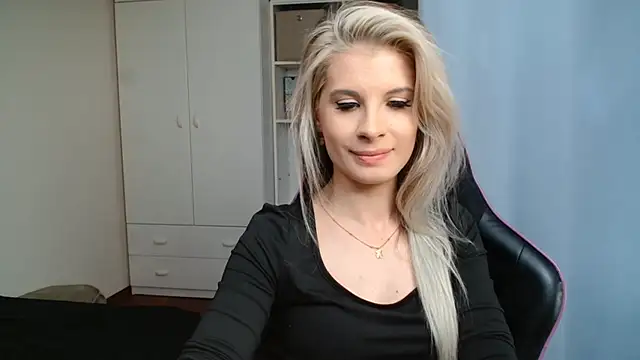 חדר צ'אט בשידור חי של KristineGlow