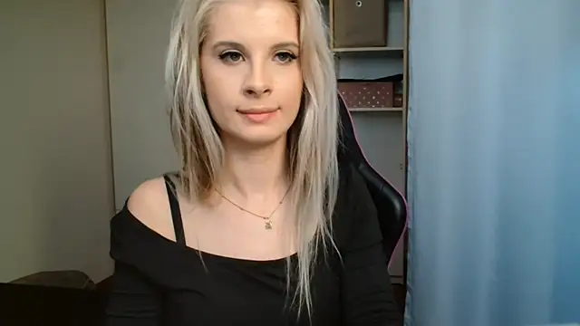 KristineGlow Adlı Modelin Canlı Sohbet Odası