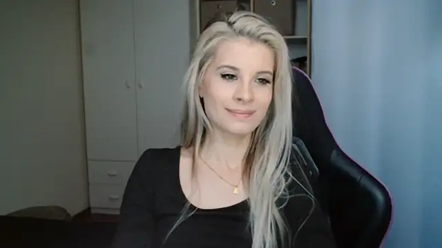 KristineGlow's Live Chat Room