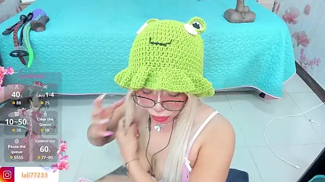 ห้องแชทสดของ SafiroAgataaa