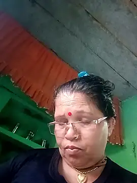 Manavi_x Live Chatraum